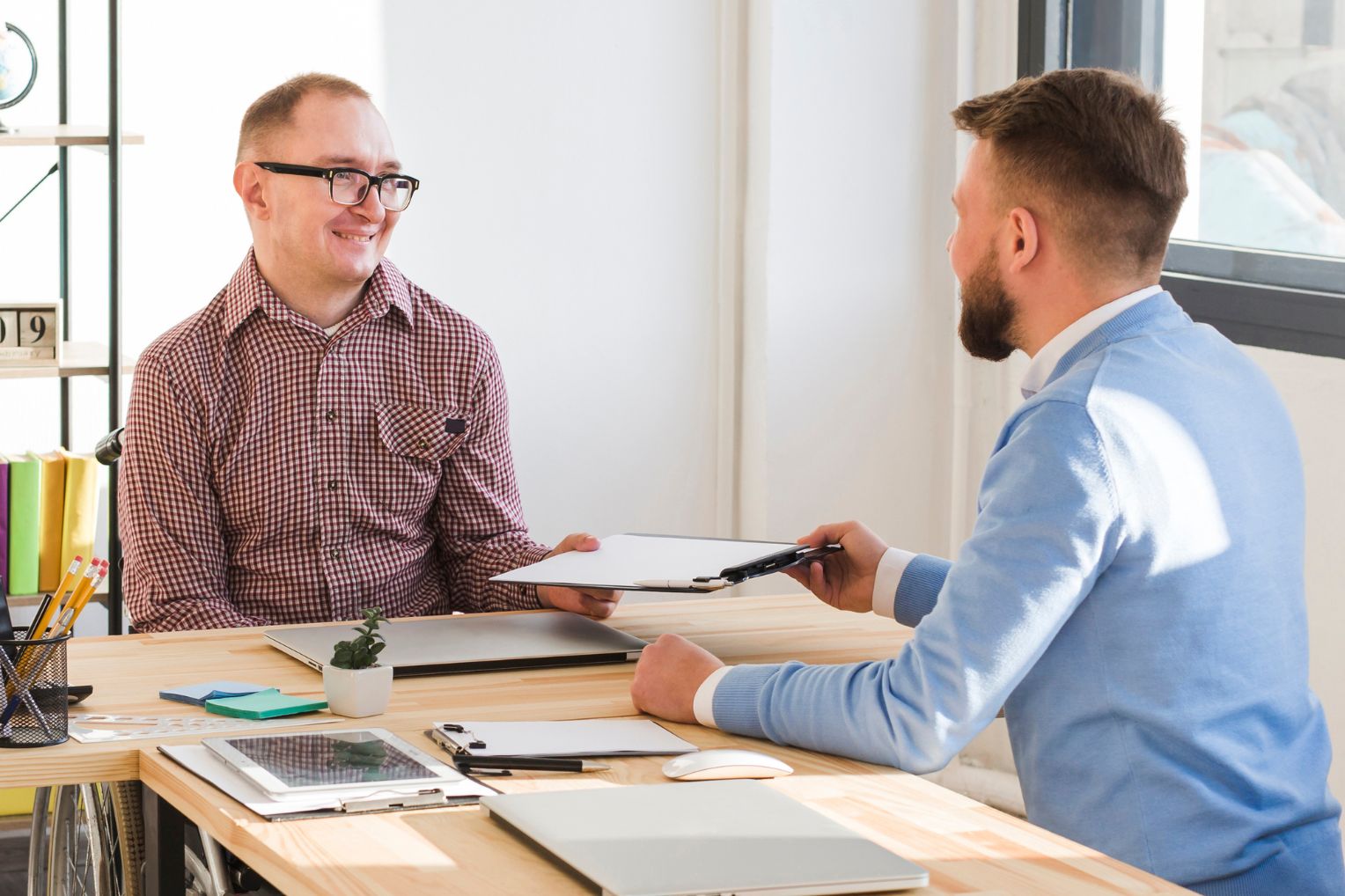 Ndis Support Worker Helping Participant to achieving goal.